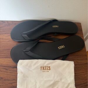 Tkees black leather flip flops